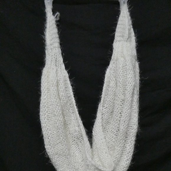 White knit scarf with shiny eyelash knit fibers, GUC - Picture 2 of 10